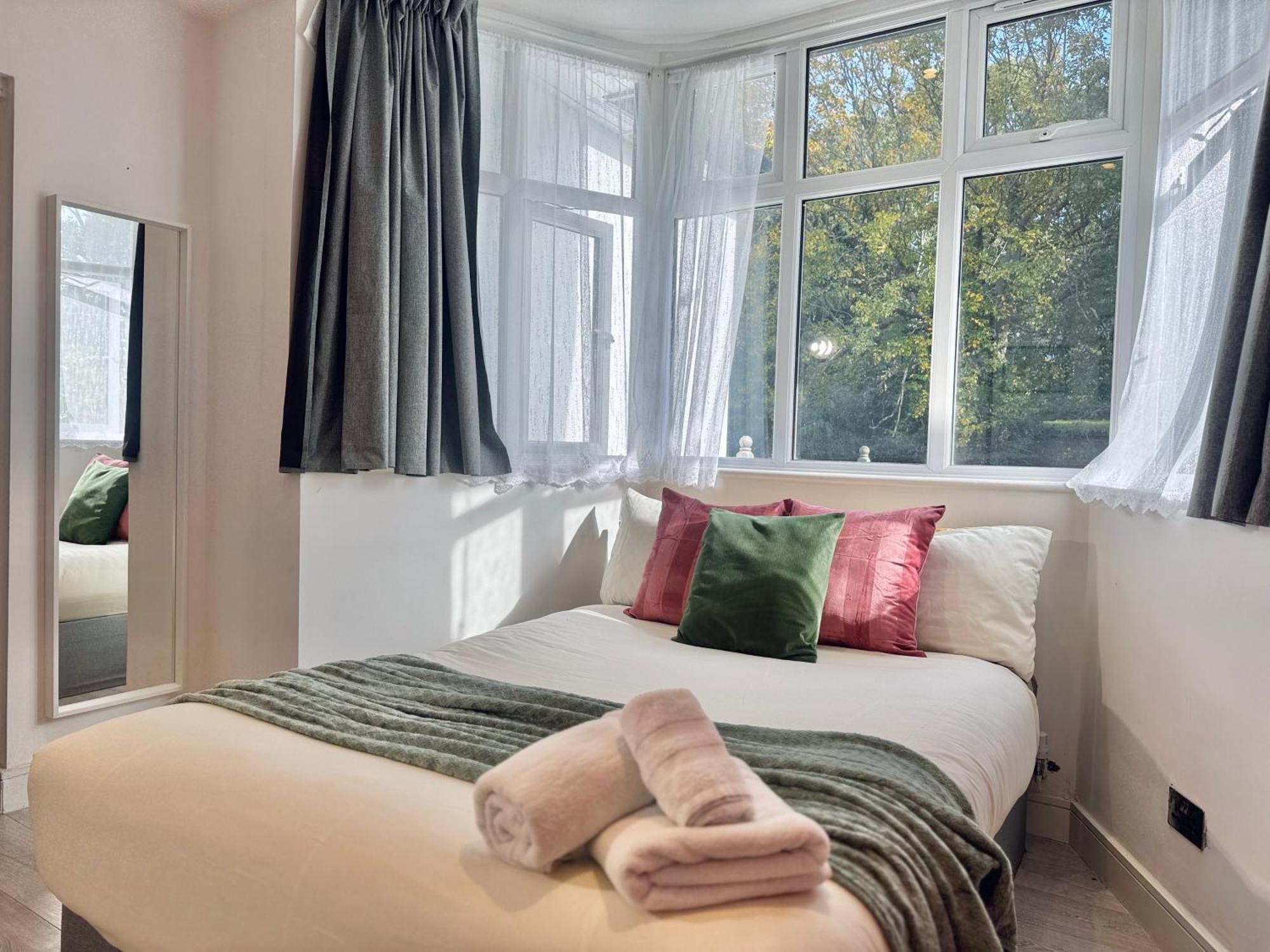 En-Suites With Free Parking 30Min To Central London Luaran gambar