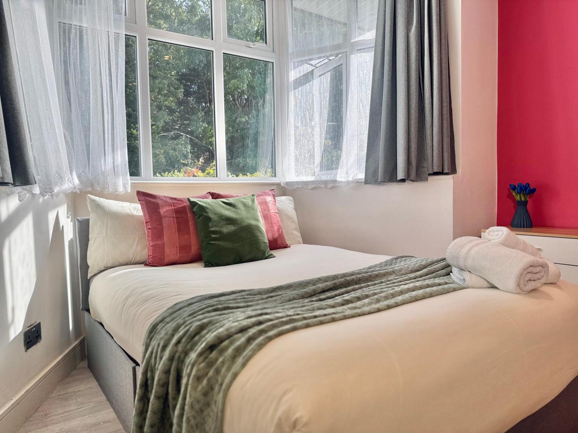 En-Suites With Free Parking 30Min To Central London Luaran gambar