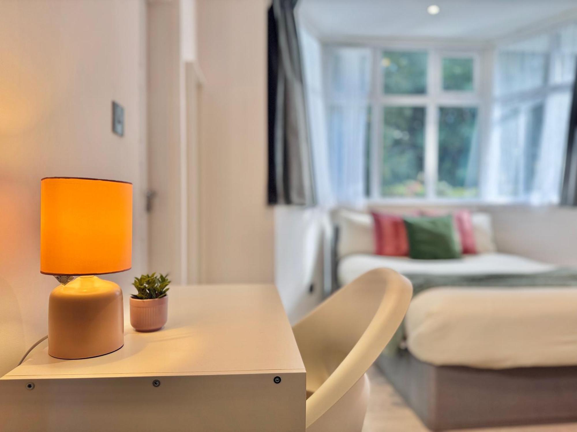 En-Suites With Free Parking 30Min To Central London Luaran gambar